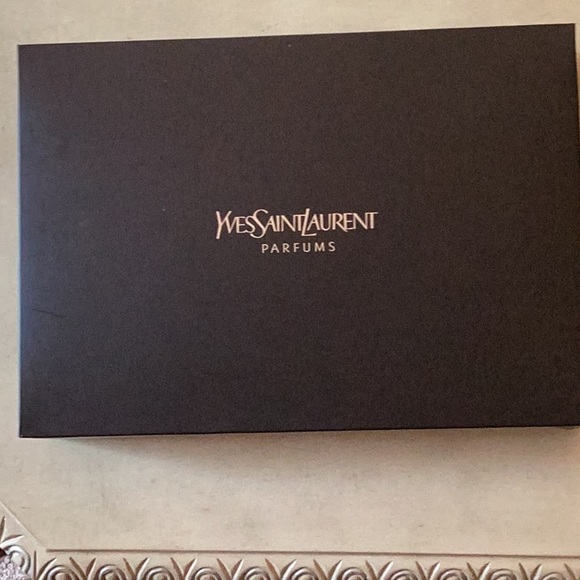 Yves Saint Laurent Navy Blue towel New in box - Picture 3 of 4